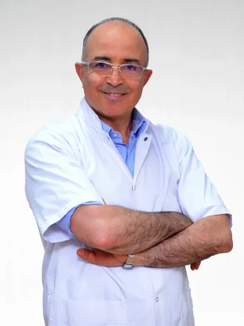 Portrait du Dr Mohamed Zarqaoui, gynécologue spécialiste en AMP chez IRIFIV Casablanca