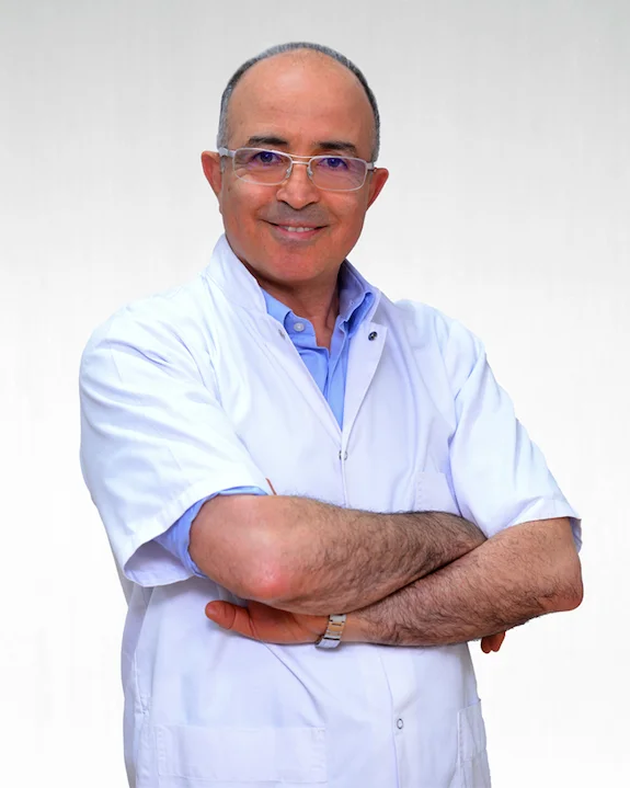 Portrait du Dr Mohamed Zarqaoui, gynécologue spécialiste en AMP chez IRIFIV Casablanca